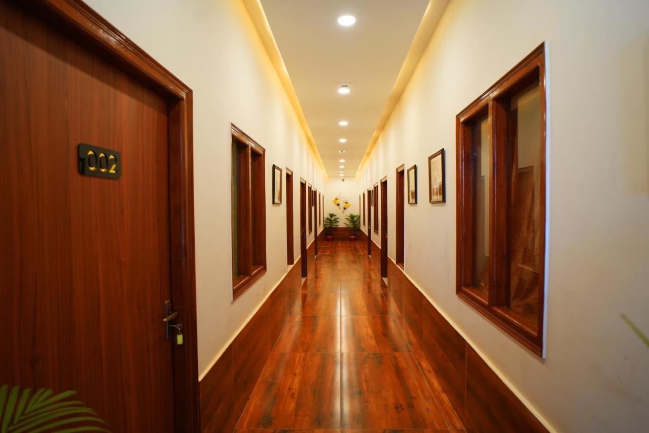 Apoorva Guest House Ayodhya Buitenkant foto