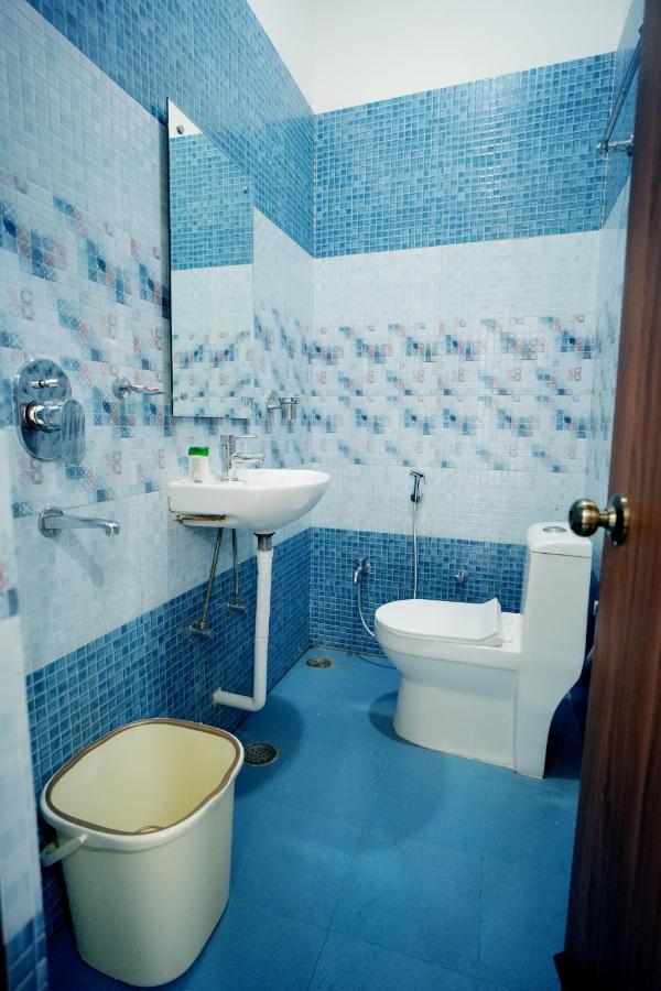 Apoorva Guest House Ayodhya Buitenkant foto